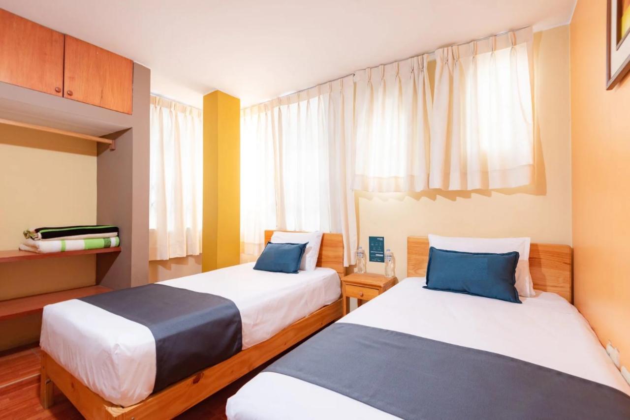 Hotel Savoy Ика Екстериор снимка