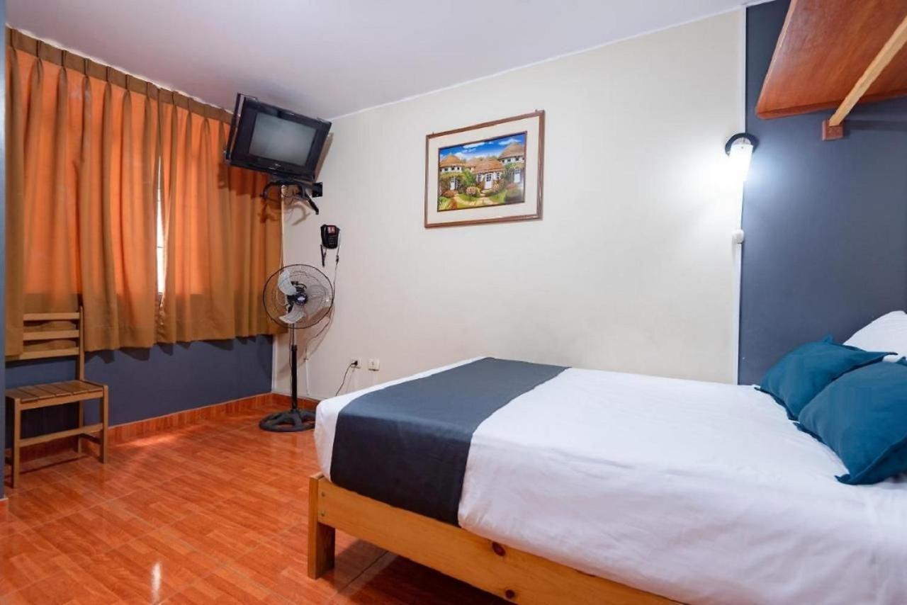 Hotel Savoy Ика Екстериор снимка