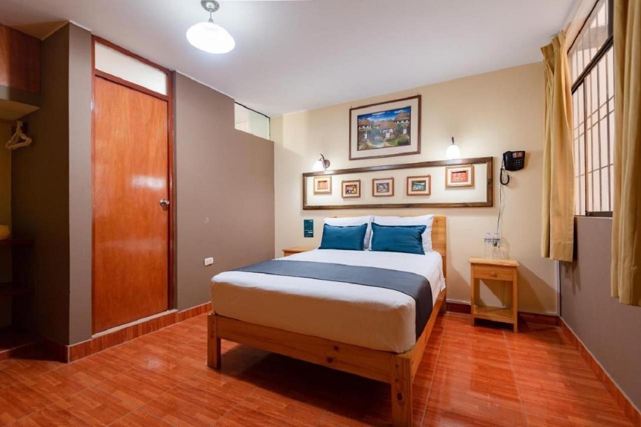 Hotel Savoy Ика Екстериор снимка