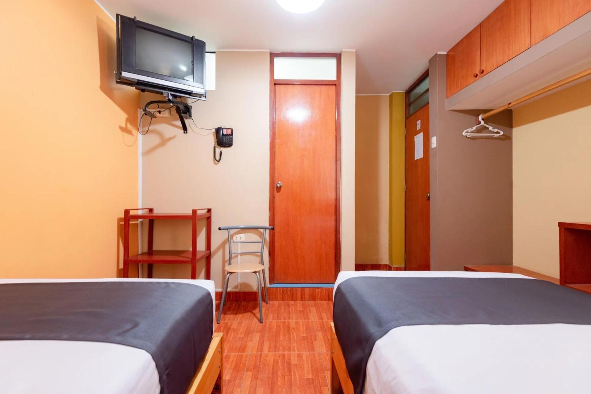 Hotel Savoy Ика Екстериор снимка